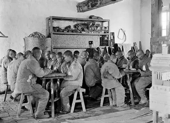  「发现」美国人在鞋盒里发现了6000张中国老照片