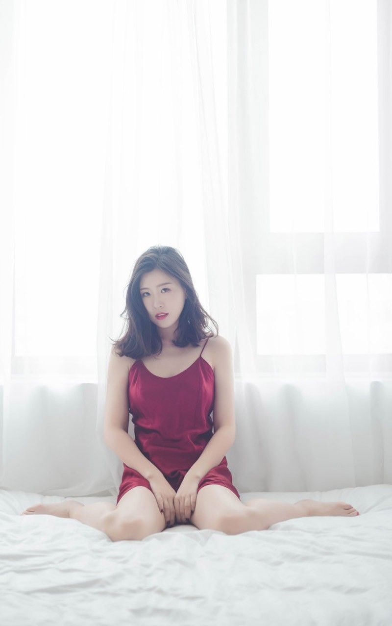 极品少妇美女，吊带睡衣美女性感写真