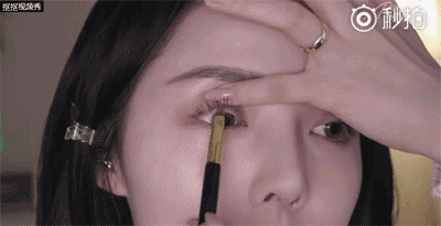 明星们都爱的素颜妆,怎么画才最有少女感?