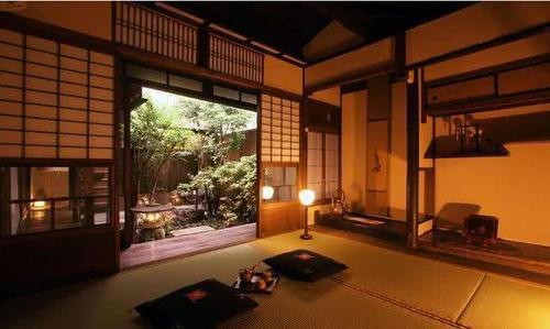 在日本住宿,深夜听到女孩敲门怎么办?驴友:千万不能开