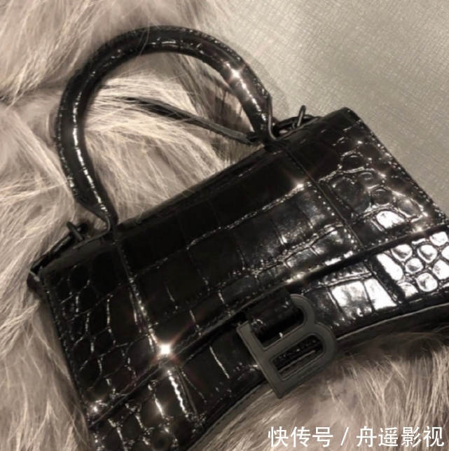 印花图案■春天不买个包包怎么“对得起自己”?看看下面这些款,经典又百搭