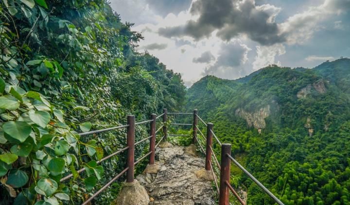 皖、浙两省交界处，有一个大裂谷处处断崖绝壁，藏有四“大”特色