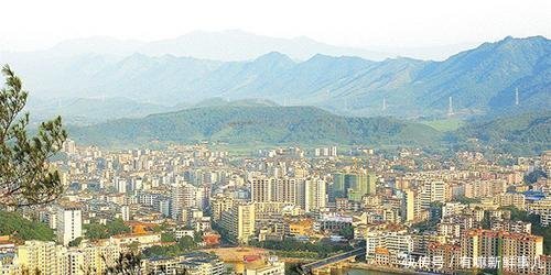  「出名」广东、湖南和江西三省交界, 其中一个县, 因名字取自名