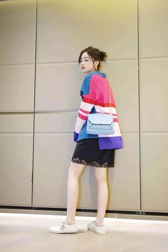 唐嫣一双帆布鞋330天天穿，天后王菲照样不怂，直接穿它上综艺