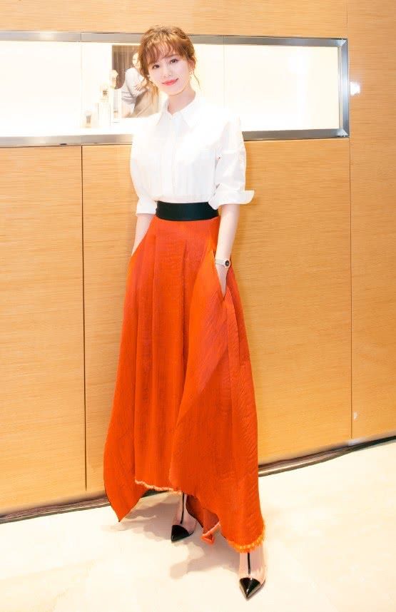 刘诗诗太时髦了，穿双“芒果鞋”出门，这么滑不会摔倒吗?