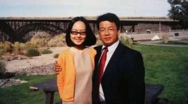 「美国留学」鲁豫的传奇人生:离开央视,与美籍老公离婚,时隔9年与初恋结婚