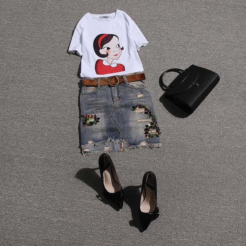 想要前凸后翘吗?一件修身T恤帮你搞定，美爆了