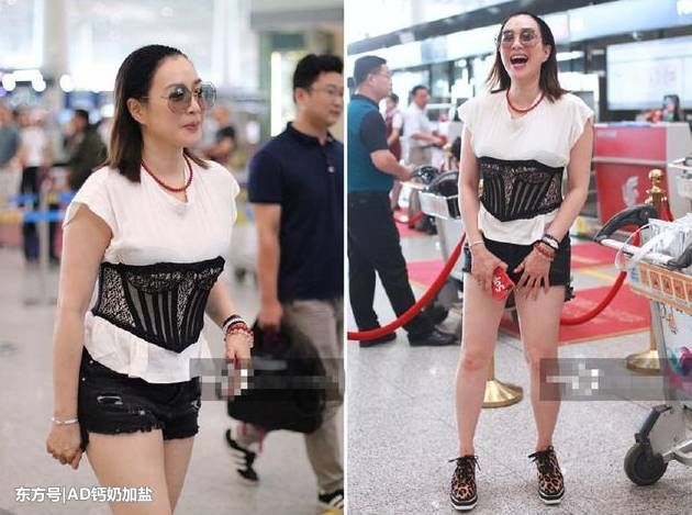 48岁钟丽缇除了白T都是紧的，对自己真狠，网友:不难受吗?