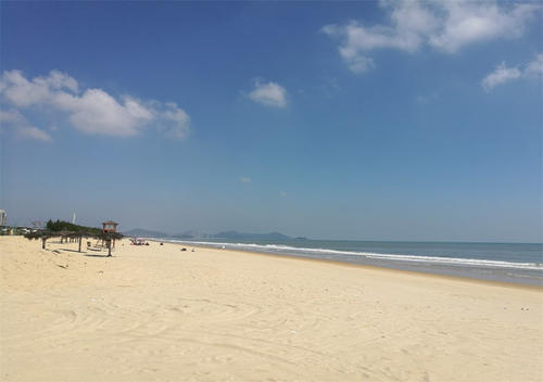 海陵岛面积挺大的,景色优美,海水碧蓝,沙滩洁白!