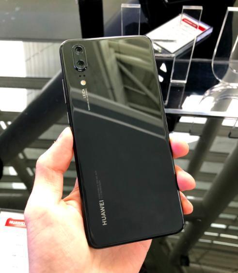 搭载麒麟旗舰处理器,玻璃机身不发烫,这款华为