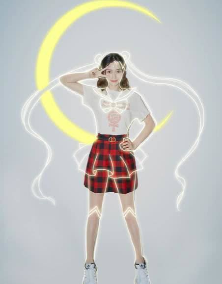 『杨颖』杨颖罕见独带娃！卫衣搭牛仔喇叭裤很青春，与3岁小海绵穿母子装