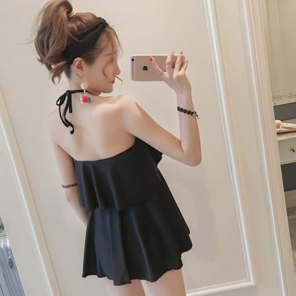 败家老婆，夏天去海边这样穿，身材前凸后翘，看完根本挪不开眼