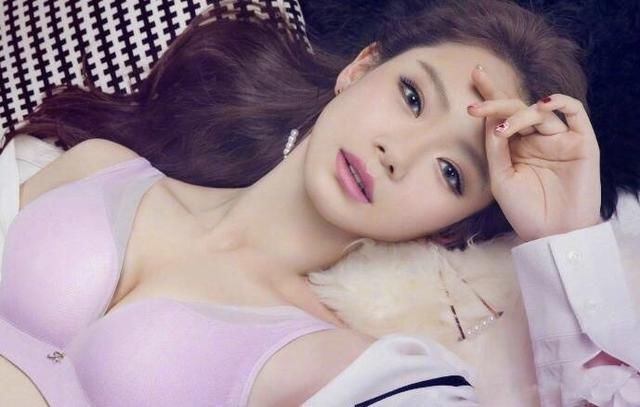 戚薇拍摄内衣广告，性感到喷血，这次不是平胸了