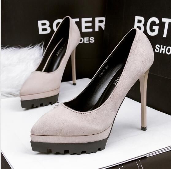 别总穿浅口鞋，当下新上市防水台高跟鞋，粗跟设计行走自如