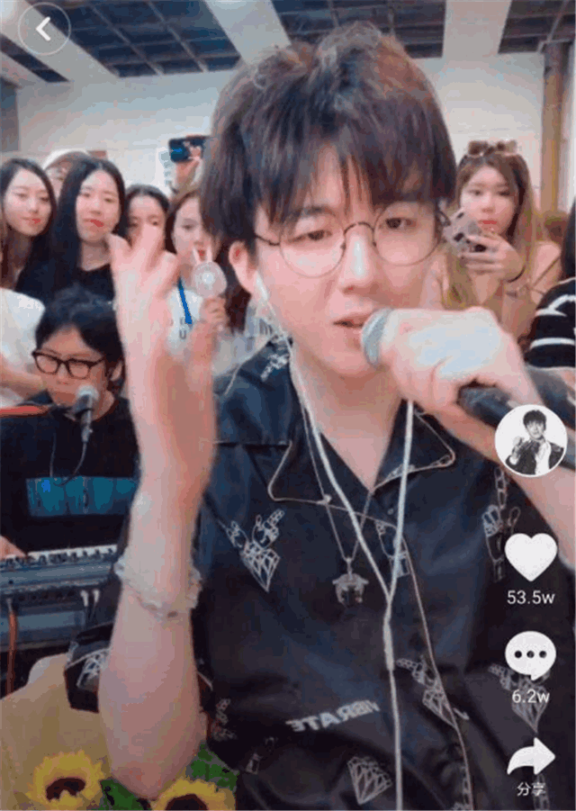 嘟嘟姐一条视频涨粉千万, 如今账号却被封, 官方只给出9字回应。