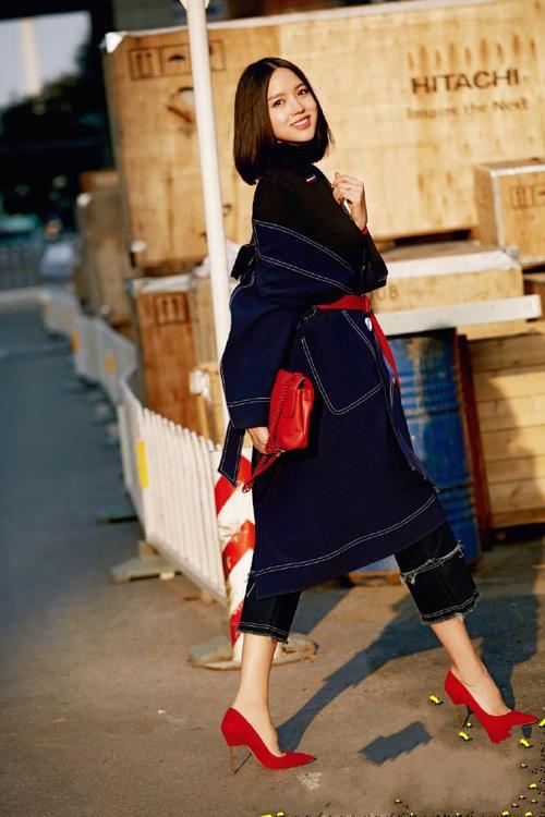 大海全是水，张梓琳全是腿！平底鞋能穿得这么高级的也就只有她了