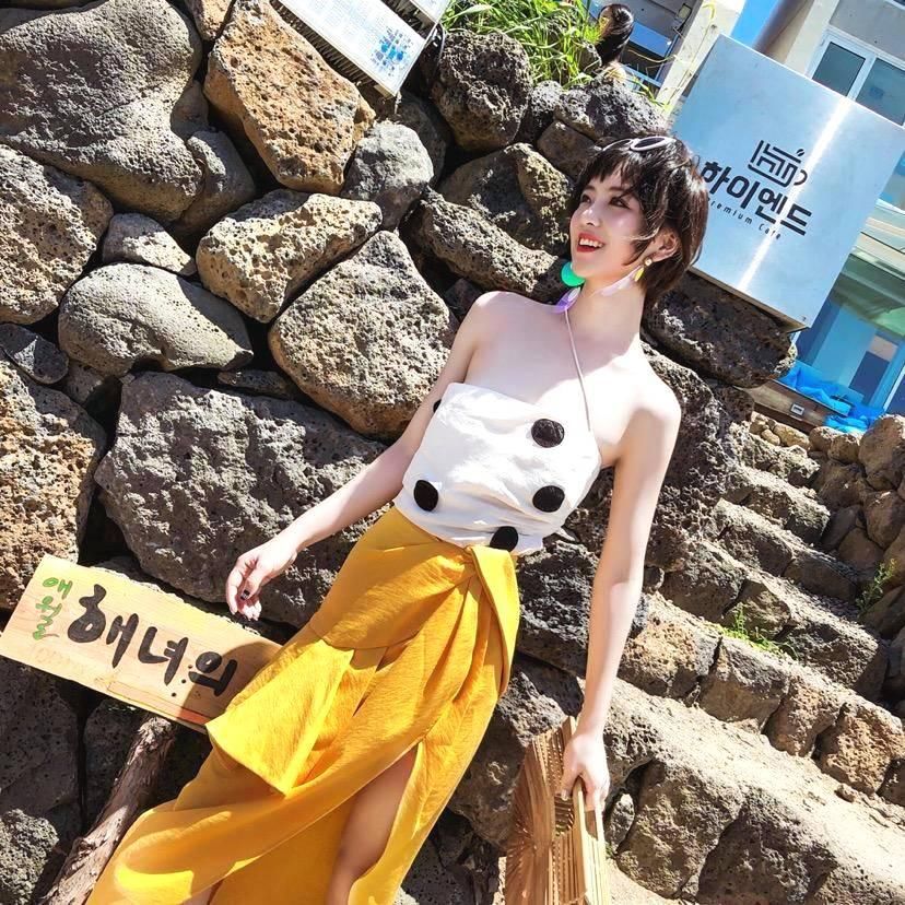 美女岚雪长相卓越多姿身材优美