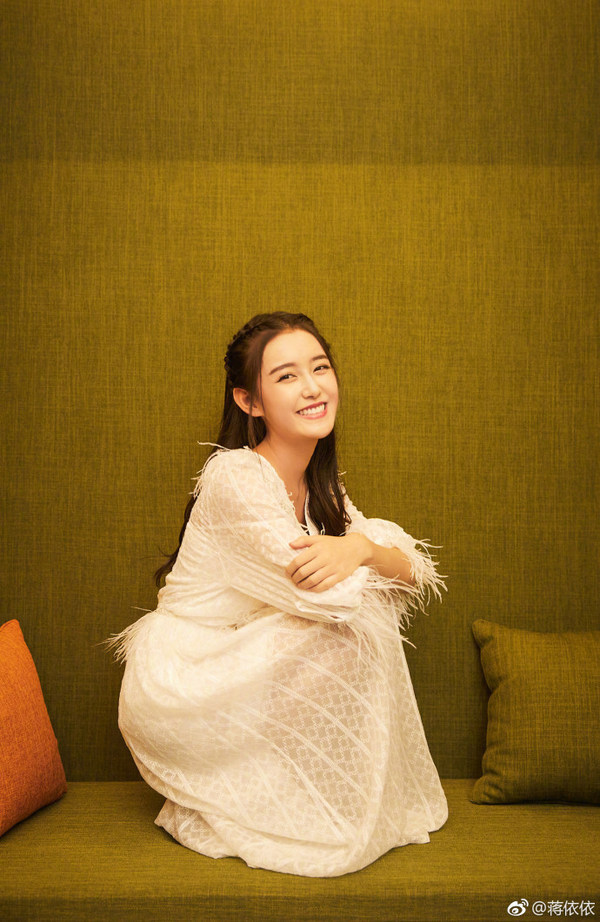 看《天坑鹰猎》,帮王俊凯挑选女朋友