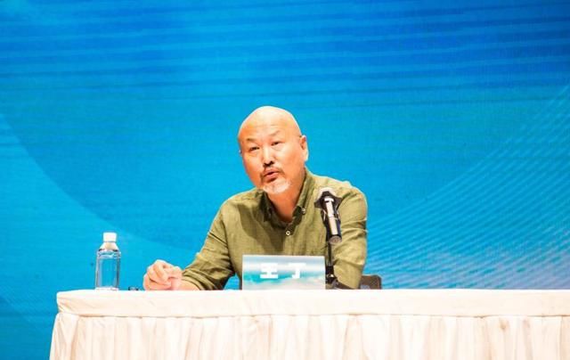 从《大轰炸》说明会破网络谣言，浅看“阴谋论”何以有市场