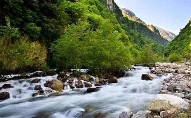  「叫板」四川敢叫板九寨沟和稻城亚丁的小城，美得惊人却很低调