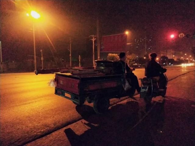  赵彬：看完这个外卖小哥的朋友圈，我惊了