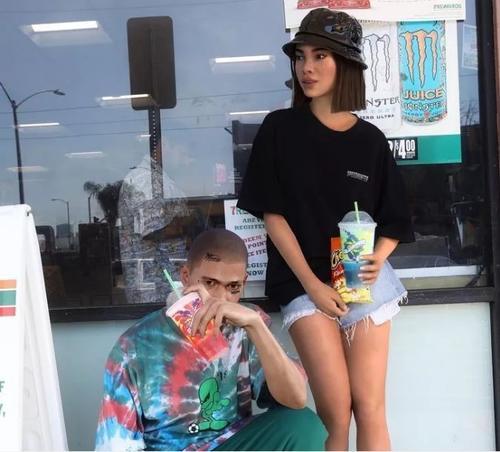 ins最红时尚博主竟是个假人？人类已经阻止不了她的脚步了...