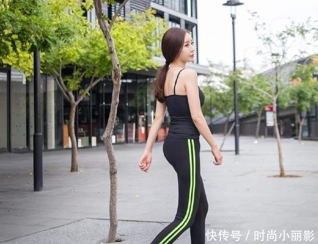 紧身打底裤：唯美俏皮的女孩子，清新时尚，散发出女神气质！