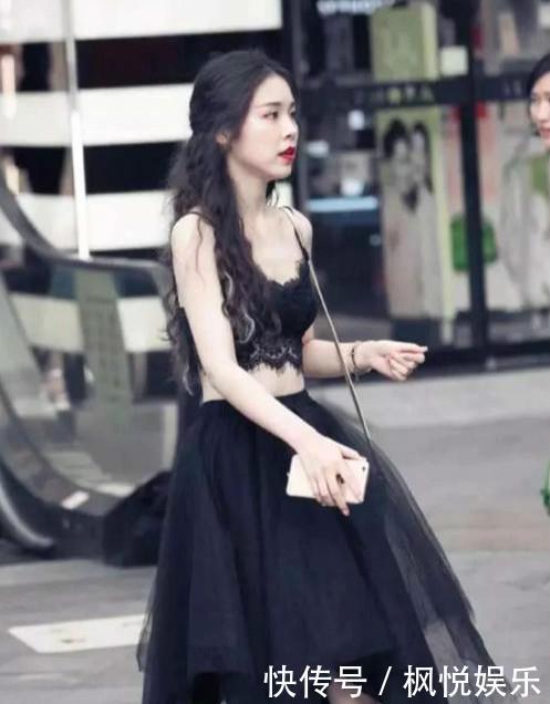 【美女】街拍:美女性感的小蛮腰,看起来很是吸引眼球