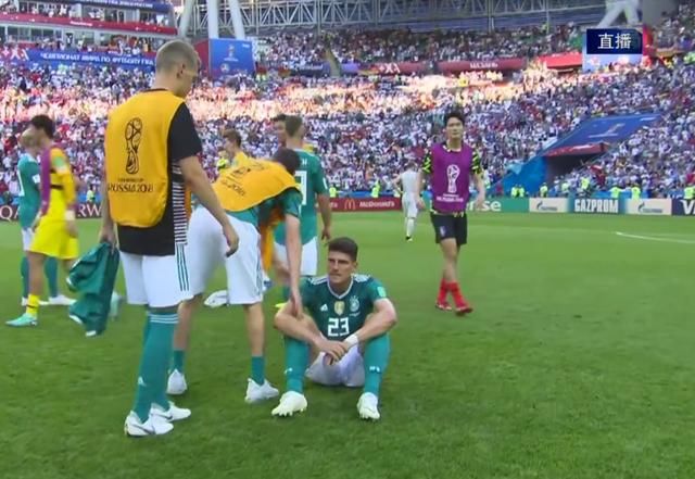 德国众生相!勒夫只顾抠鼻子,有些球员很平静,只