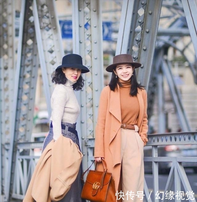  『穿搭』50岁的女人别大衣配打底裤，学“三木母女”这样穿，优雅又时髦！