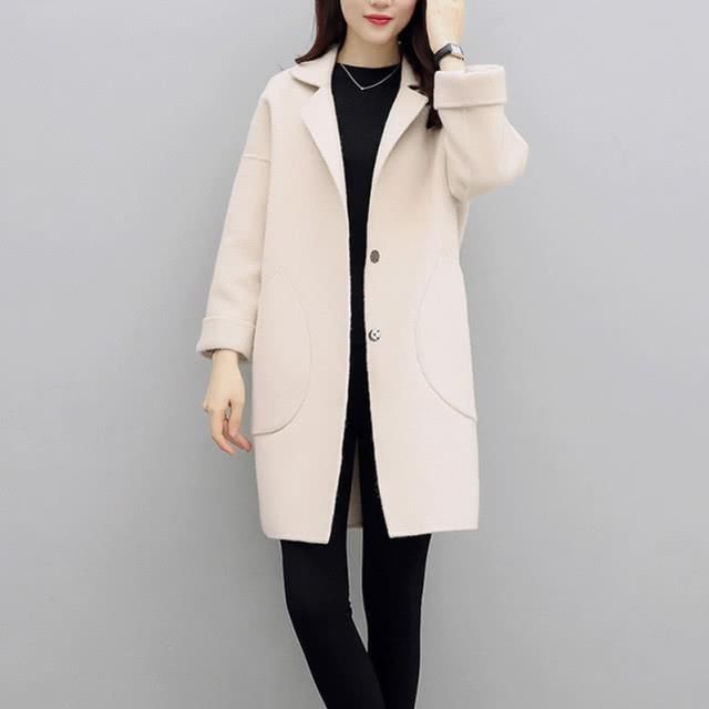 小个子女人别买羽绒服啦，太显矮!今年流行大衣+裸靴，楚楚动人