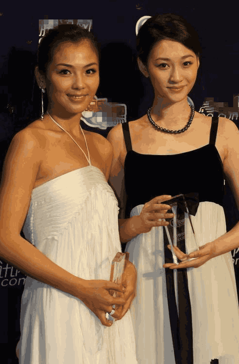 41岁李小冉同框39岁刘涛, 网友: 贵妇和村妇的差距一目了然!