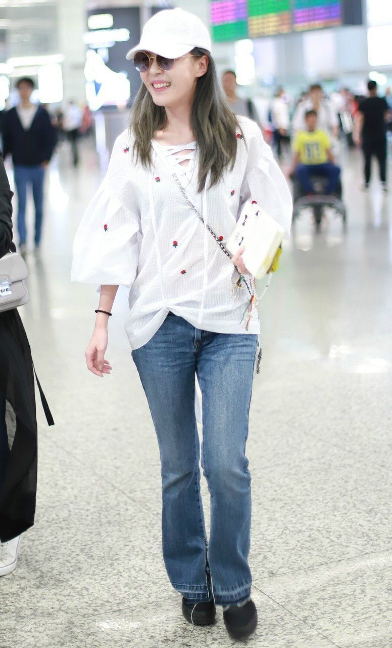 杨颖与李金铭节目相遇，网友：一个女神、一个女神经？