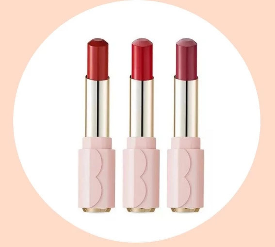 关晓彤跟鹿晗从日本回来，眼袋竟袋消失了？！难道是假眼袋？