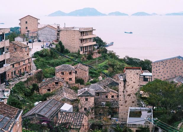 浙江滨海小城爆红抖音，建筑都是欧美风格，海鲜还随便吃