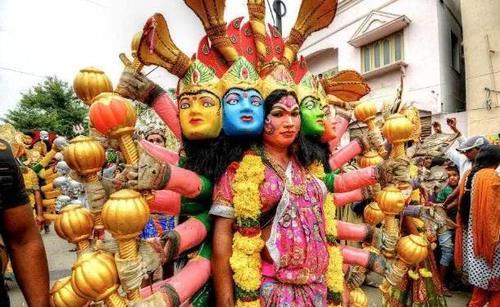 在印度旅行,不能盯着苦行僧看或拍照,这是为什么呢?