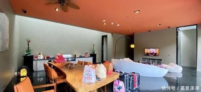 那一刻:在600多平的别墅房睡一晚是啥感觉?推开门那一刻就知道没白来