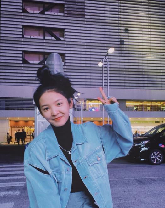  『宽松』被称作初恋脸的章若楠,剪了个新刘海后成这样,网友:我眼花了吗