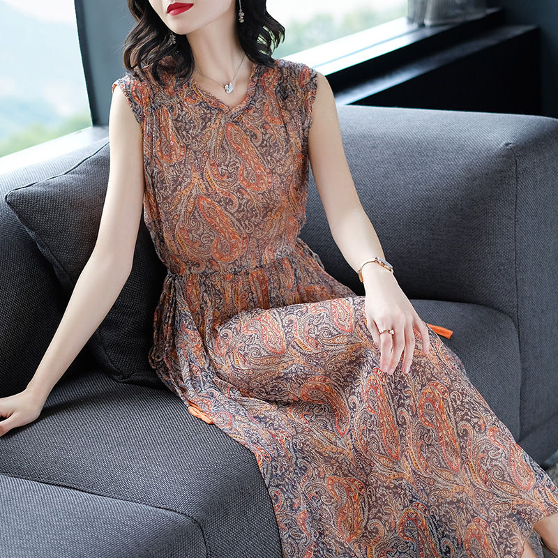 一饱眼福!女人穿这“流氓裙”去海边,说真的,完全被惊艳到