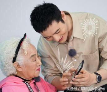 黄晓明工作室声明惨遭打脸启示，只要公关做得好发的声明就是真相