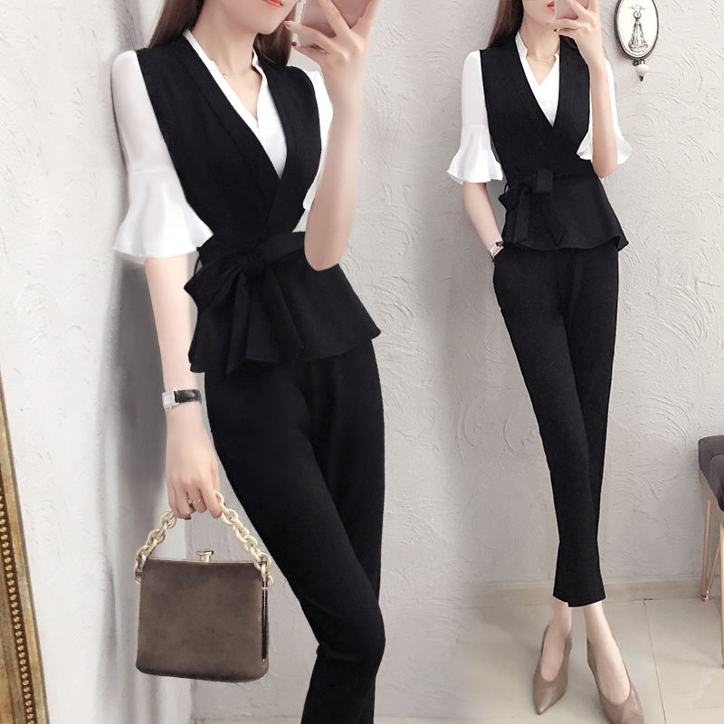 小香风套装才叫时尚,看着都不舍得眨眼睛,显嫩漂亮很吸睛