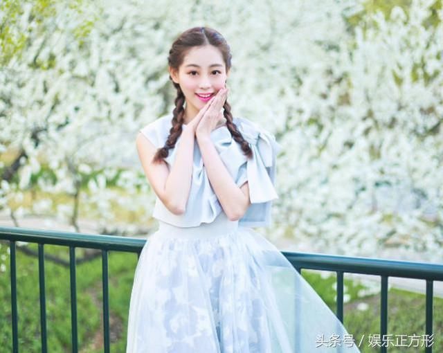 她是杨幂的艺人，为了将她捧红亲手安排电视剧，这样她不火都不行