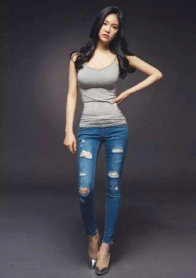 紧身裤释放的魅力让你臣服，散发出清新甜美的气息！