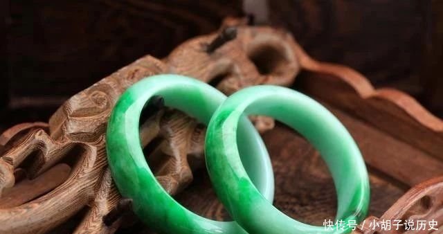 如何 辨别 染色翡翠、酸洗注胶翡翠