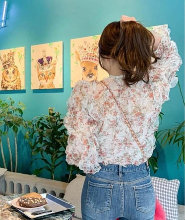  些女孩：牛仔裤塑造完美身型,衬托优雅气质,展现女人迷人风采!