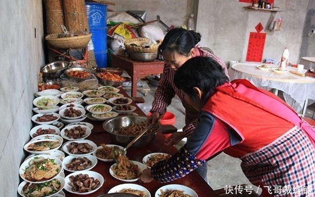  「酒席」农村酒席变“冷席”，农民随礼钱到人不到，感情淡了还