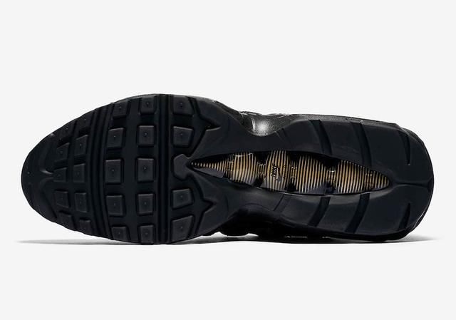 堪比艺术家联名的多伦多限定！Nike “Caribana” 套装即将发售