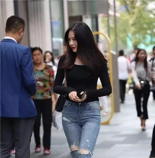  『色牛仔裤』牛仔裤简约不失潮流感，舒适百搭有魅力，甜美知性充满韵味！