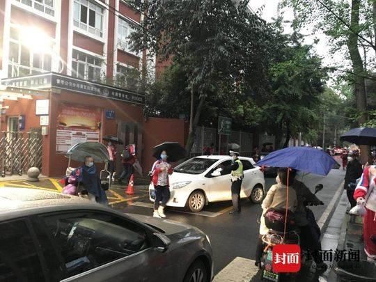  「交警」干货！有关接送学生车辆免除限行的疑问 成都交警最新解答来了