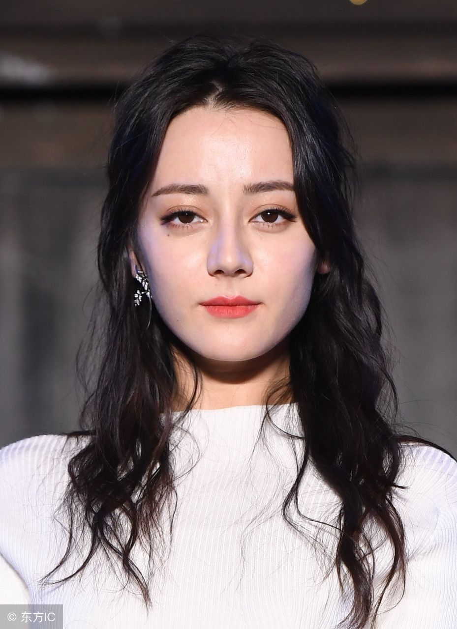 迪丽热巴各种活动出现的方式，都是吸引力最强的，网友，谁叫她靓